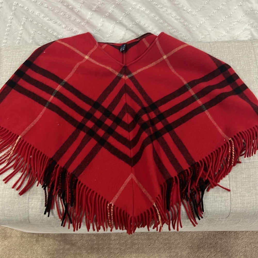 Burberry classic red poncho lambswool with fringe - Picture 2 of 3